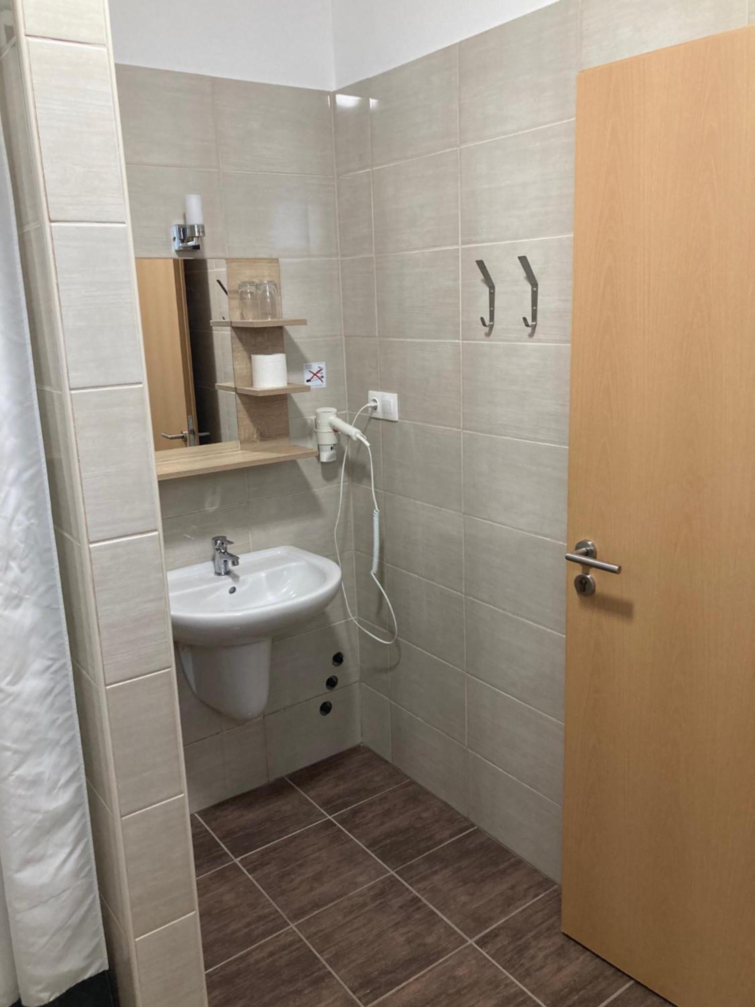 Nautilus Etterem Es Panzio Guest house Dabas