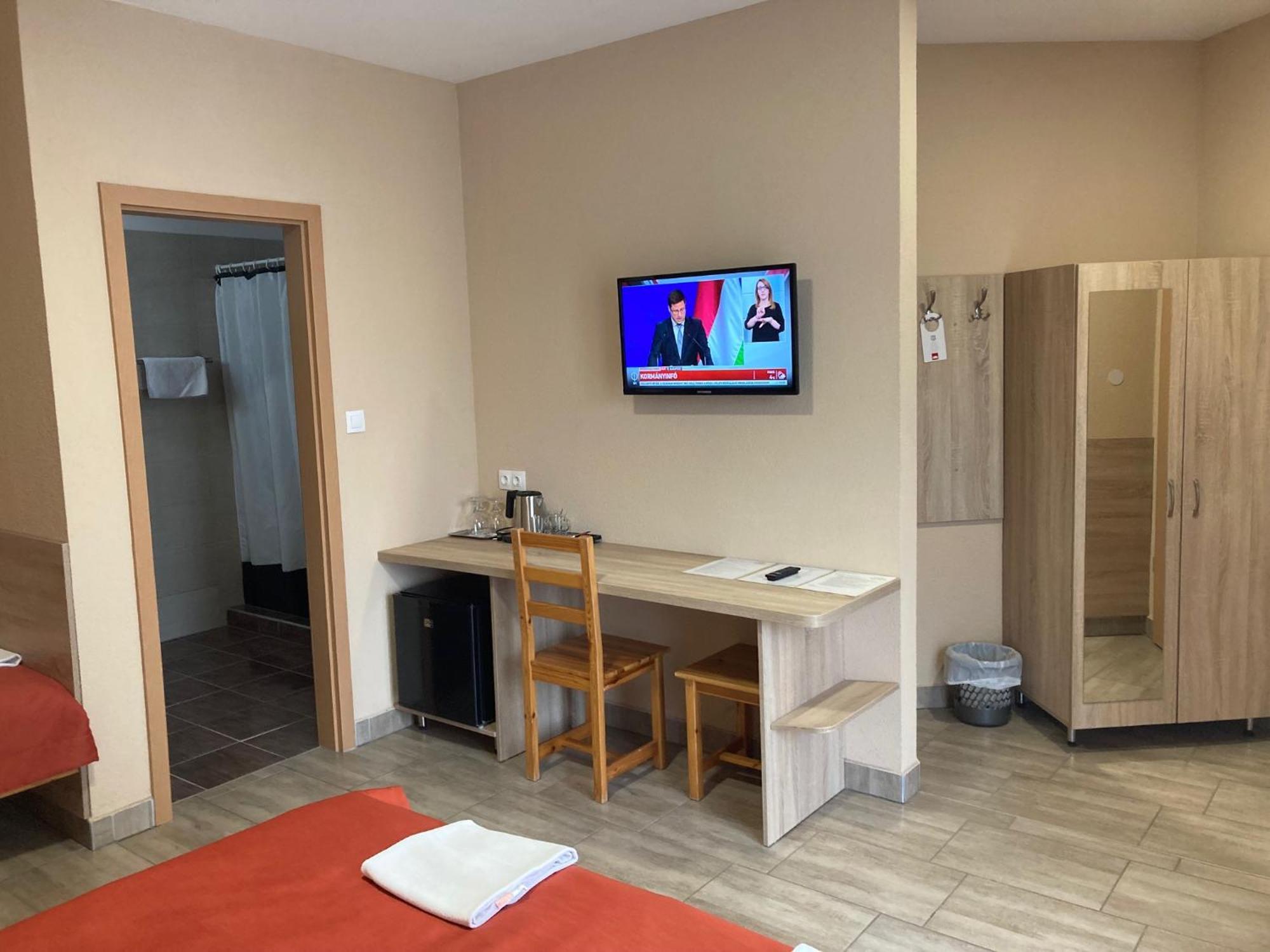 Guest house Nautilus Etterem Es Panzio 2*